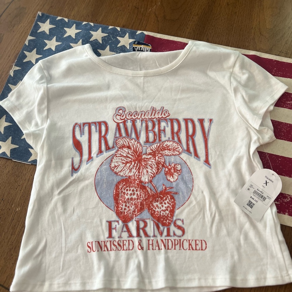 ARULA White Strawberry Graphic T-Shirt